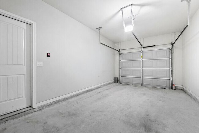 Building Photo - 3316 Pennington Dr