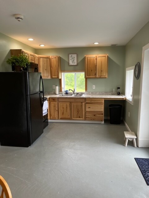 Building Photo - 14 Maplewood Rd