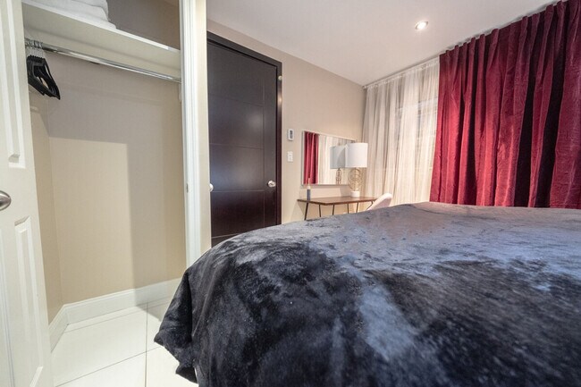 Building Photo - 5 W 101st St