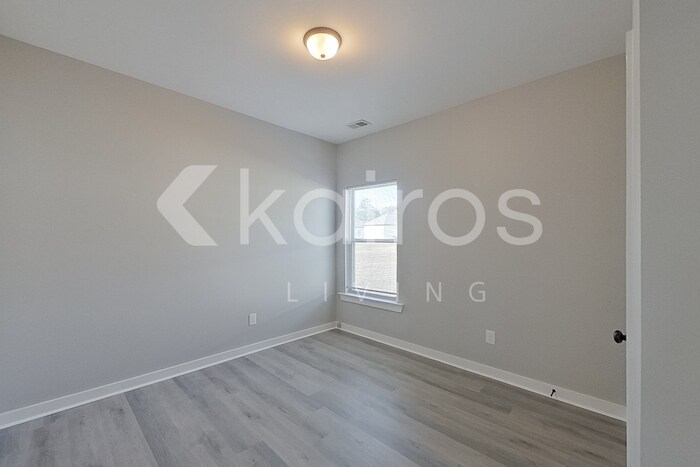 Building Photo - 15 HAWK LN