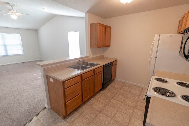 Building Photo - 3406 E St Charles Rd