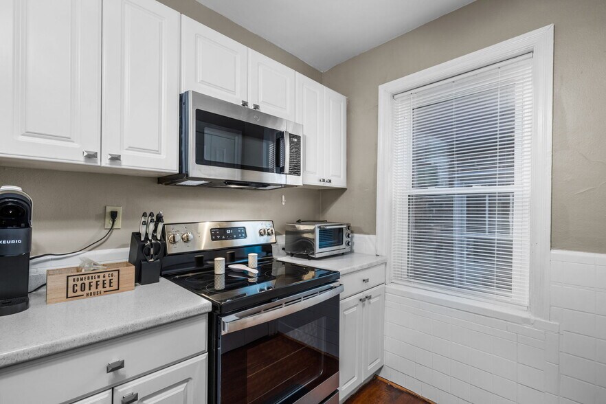 Building Photo - 6251 Odell St