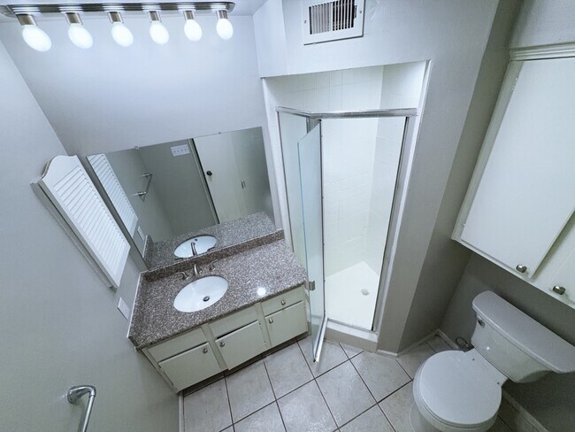 Building Photo - 2210 Dorrington St