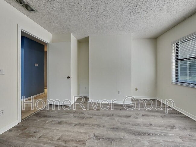 Building Photo - 13305 W Newberry Rd