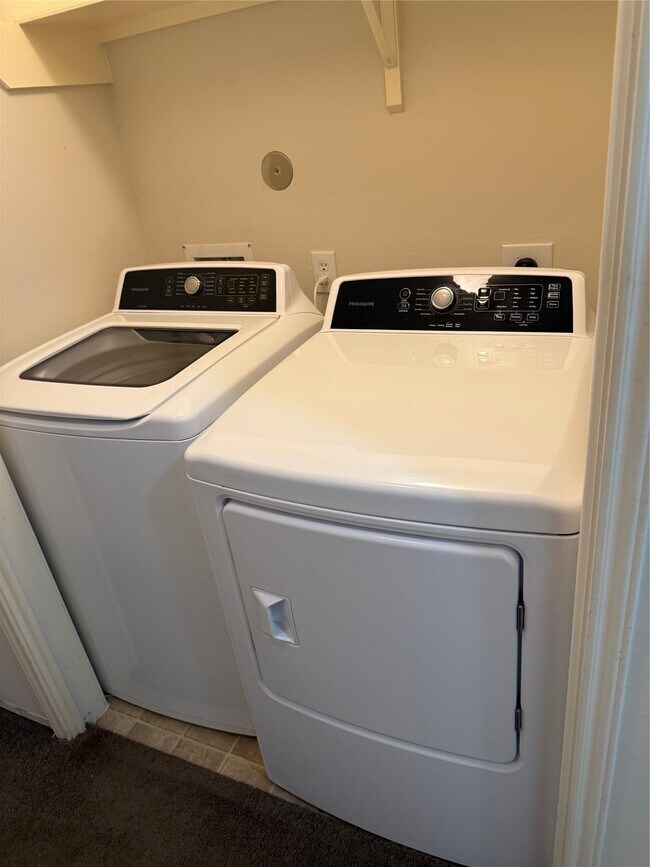 Building Photo - 15823 Regal Trace Ln