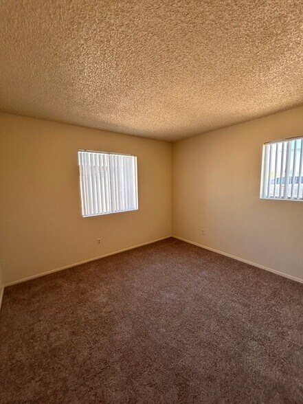 Building Photo - 1417-1417 N El Rio Dr