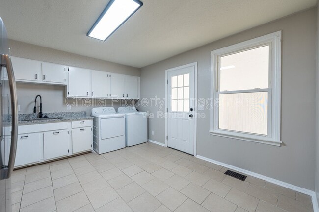 Building Photo - 282 Southburn Dr