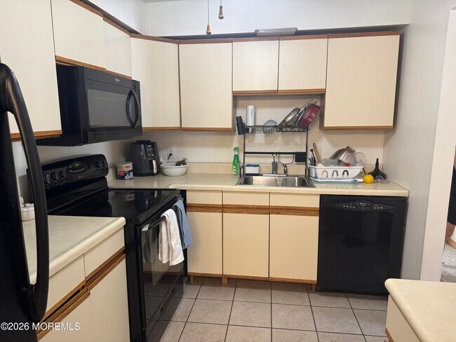 Building Photo - 6 Northrup Dr