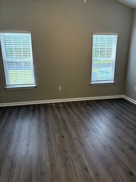 Building Photo - 140 Oak Towne Dr