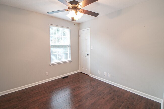 Building Photo - 570 Somerset Ln