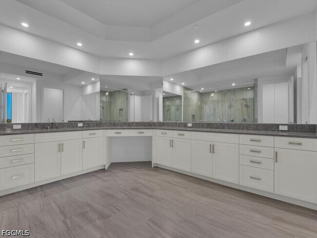 Building Photo - 4810 Pelican Colony Blvd