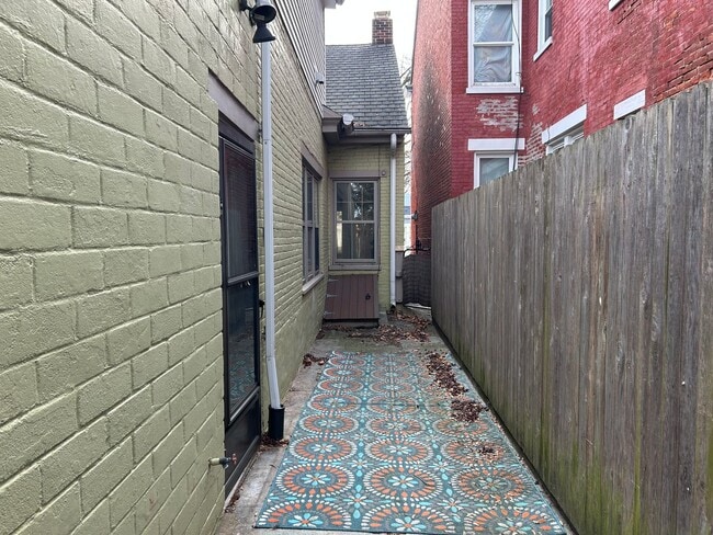 Building Photo - Cozy 2-Bedroom Home with Bonus Rooms in Lancaster - Private Backyard!