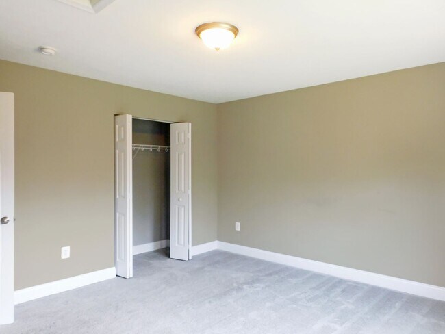 Building Photo - 46165 Kayak Ct