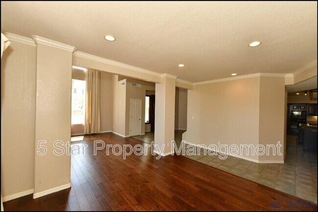 Building Photo - 6598 Eagle Ridge Dr