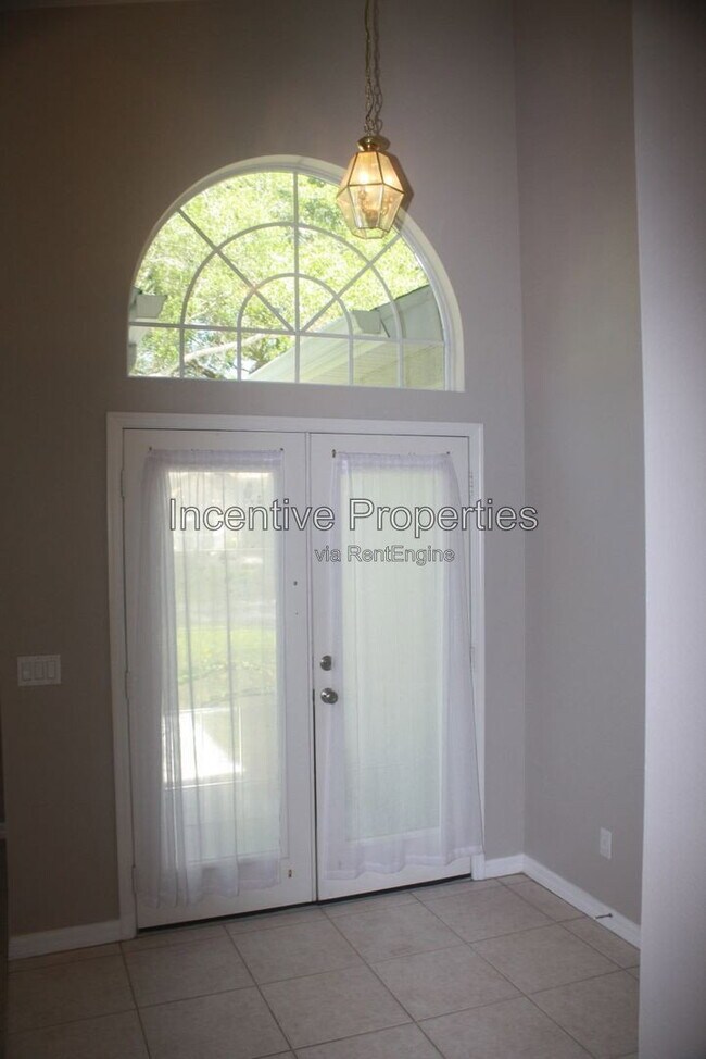 Building Photo - 817 Lakeworth Cir