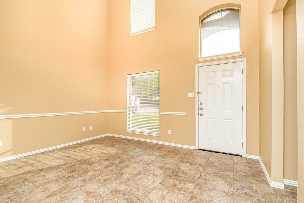 Building Photo - 520 Picketts Dr