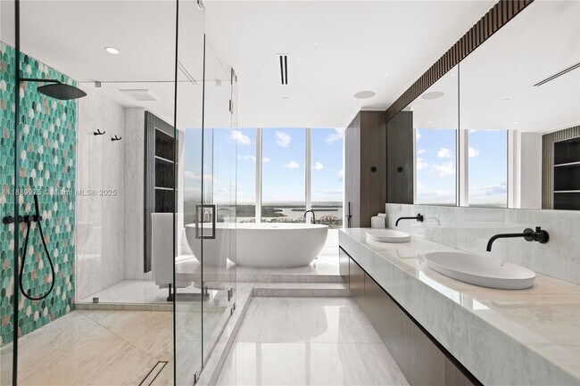 Building Photo - 1000 South Pointe Dr