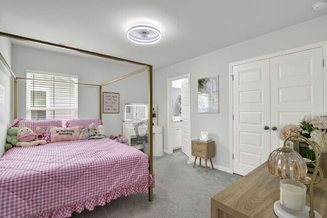 Building Photo - 120 Binscombe Ln