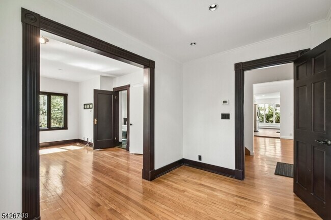 Building Photo - 296 Glen Ave