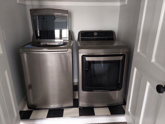 Washer & Dryer - 1835 W Sandusky St