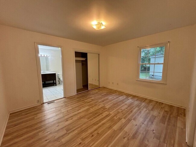 Building Photo - 163 Alva Cir