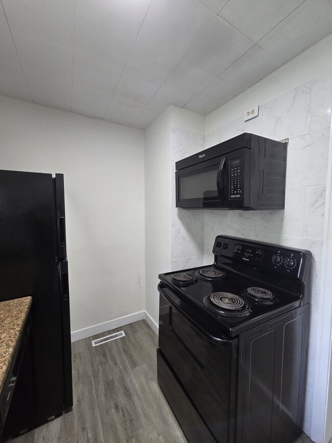 Building Photo - 1040 N Volutsia