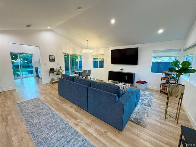 Building Photo - 502 N Avon St