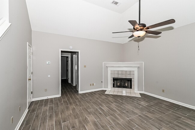 Building Photo - 8672 Overcup Oaks Dr