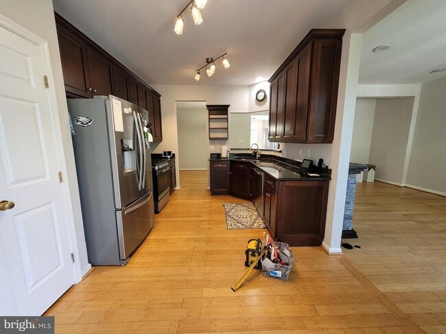 Building Photo - 10 Bridle Ct