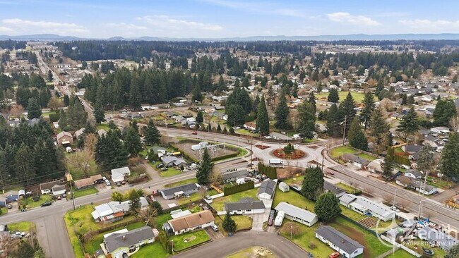 Building Photo - 13801 NE 40th St