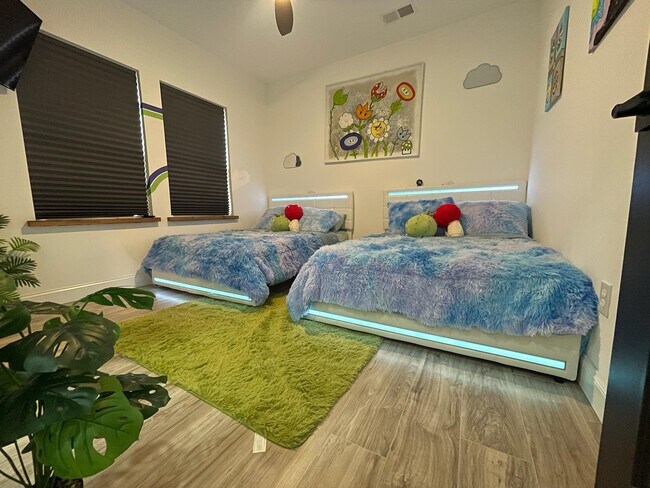 Building Photo - 1726 Vesey Ave