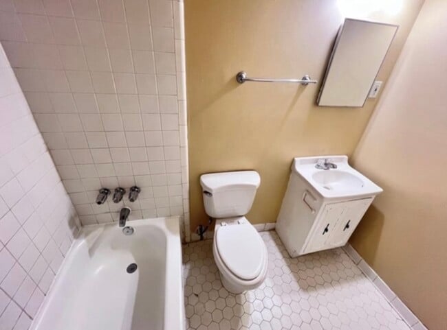 Building Photo - 429 Fieldbrook Dr