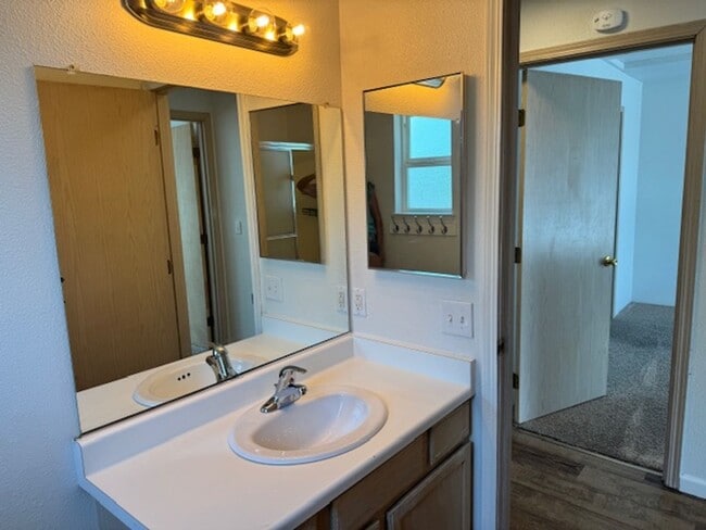 Building Photo - 3044 Sheraton Ct
