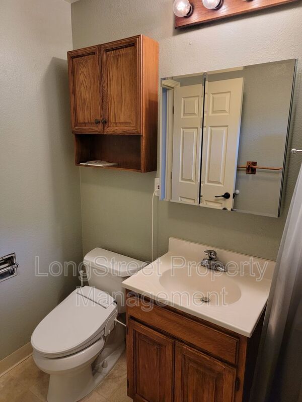 Building Photo - 780 SE Marion Ave