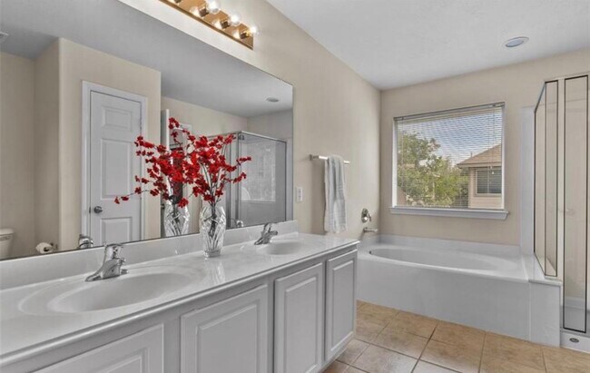 Building Photo - 12430 Oriole Lake Way