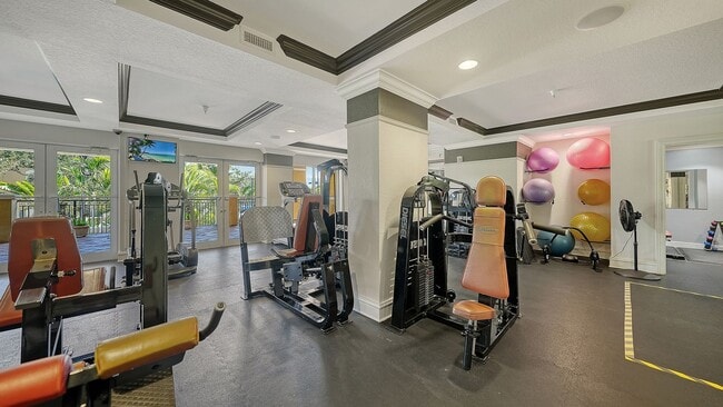 Building Photo - Annual furnished OPTIONAL 2-bed 2-bath upscale condo in the Broadway Promenade