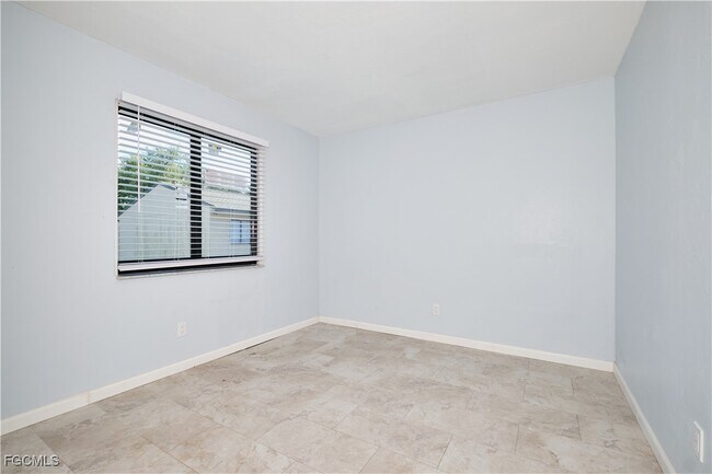 Building Photo - 824 Alderman St