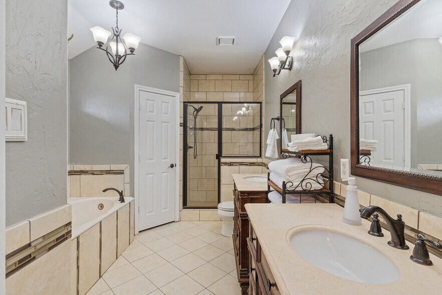 Building Photo - 19 Alamosa Dr