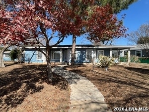 Building Photo - 2331 W Magnolia Ave