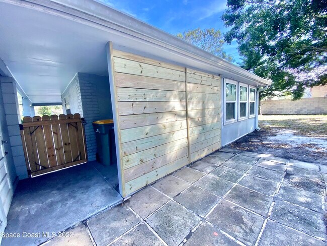 Building Photo - 57 NW Shannon Ave