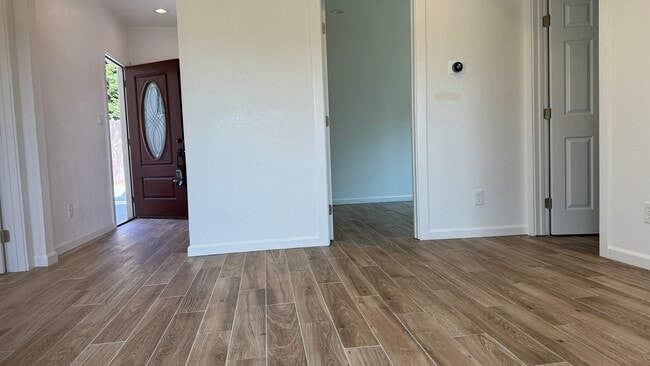 Building Photo - 2483 San Carlos St