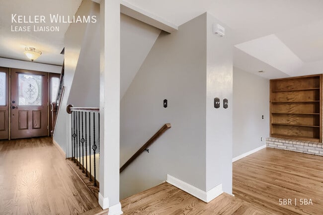 Building Photo - 8050 Butterweed Dr