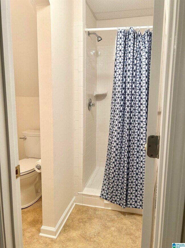 Building Photo - 2212 Ascot Ln