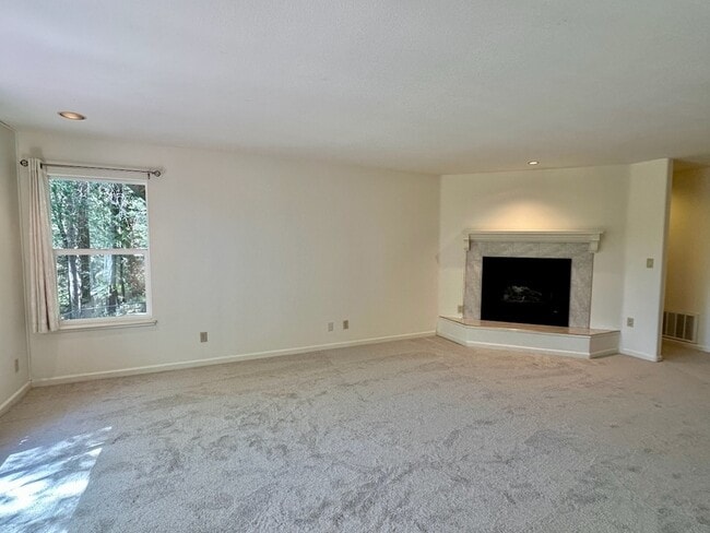 Building Photo - 122 Sterling Ct
