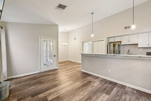 Building Photo - 430 Queens Rd