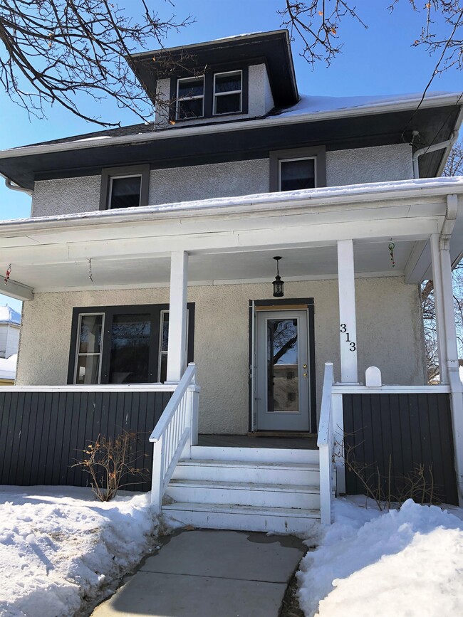 Primary Photo - 313 4th Ave NW