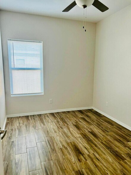 Building Photo - 4907 Crown Point St