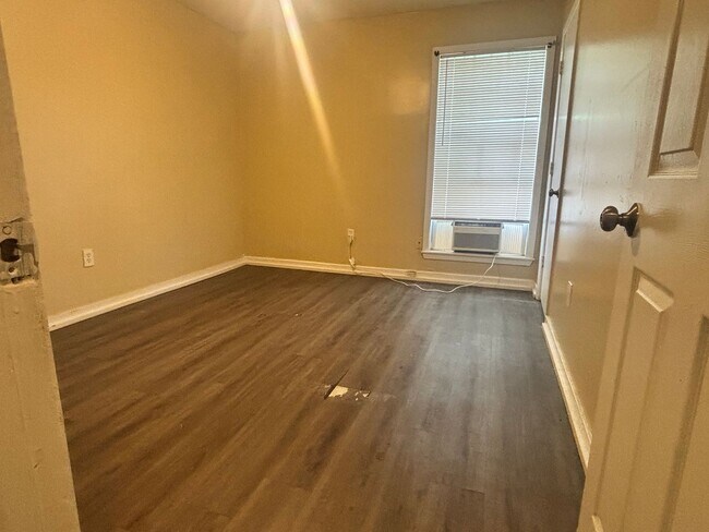 Building Photo - 2452 Oak Grove Ln