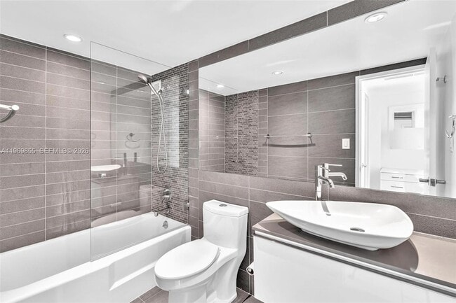 Building Photo - 5161 Collins Ave