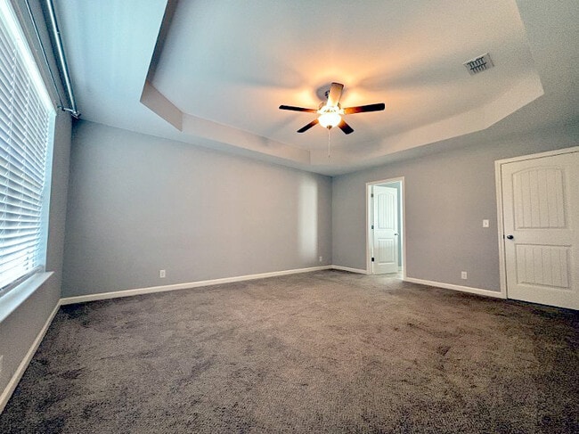 Building Photo - 2431 Hollis Dr